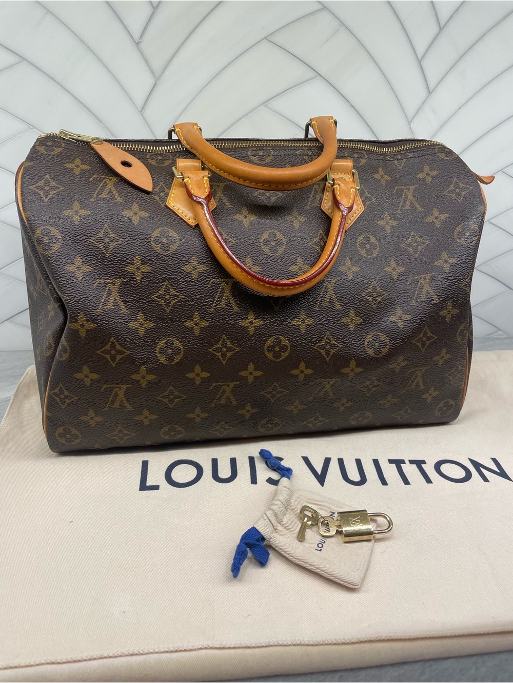 Louis Vuitton speedy 35